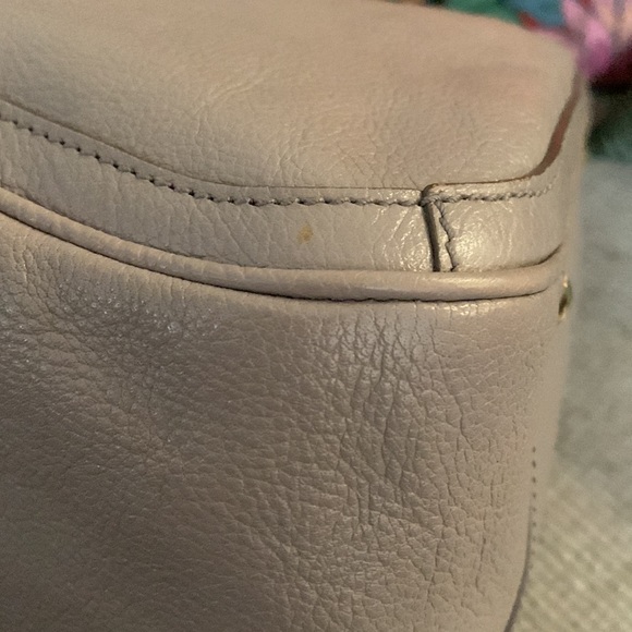 SALVATORE FERRAGAMO bag, genuine leather in 2-tone beige. Gold tone chains. - Picture 8 of 17